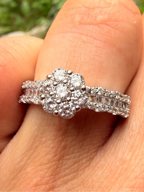 925 Sterling Silver Jewelry - 925 Silver Floral Crystal
Cluster Ring - White Sz7